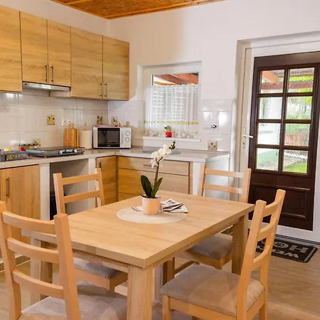 Topart Vendeghaz Apartment